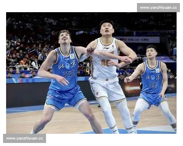 篮坛激战回顾：比分胶着的关键时刻与赛场精彩瞬间